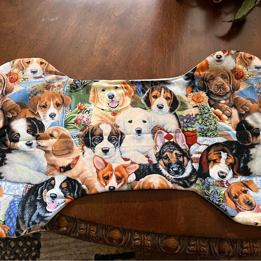 Dog Bone Placemat
Approximately 14” x 22”
1$10.00 each - Picture 1 of 2